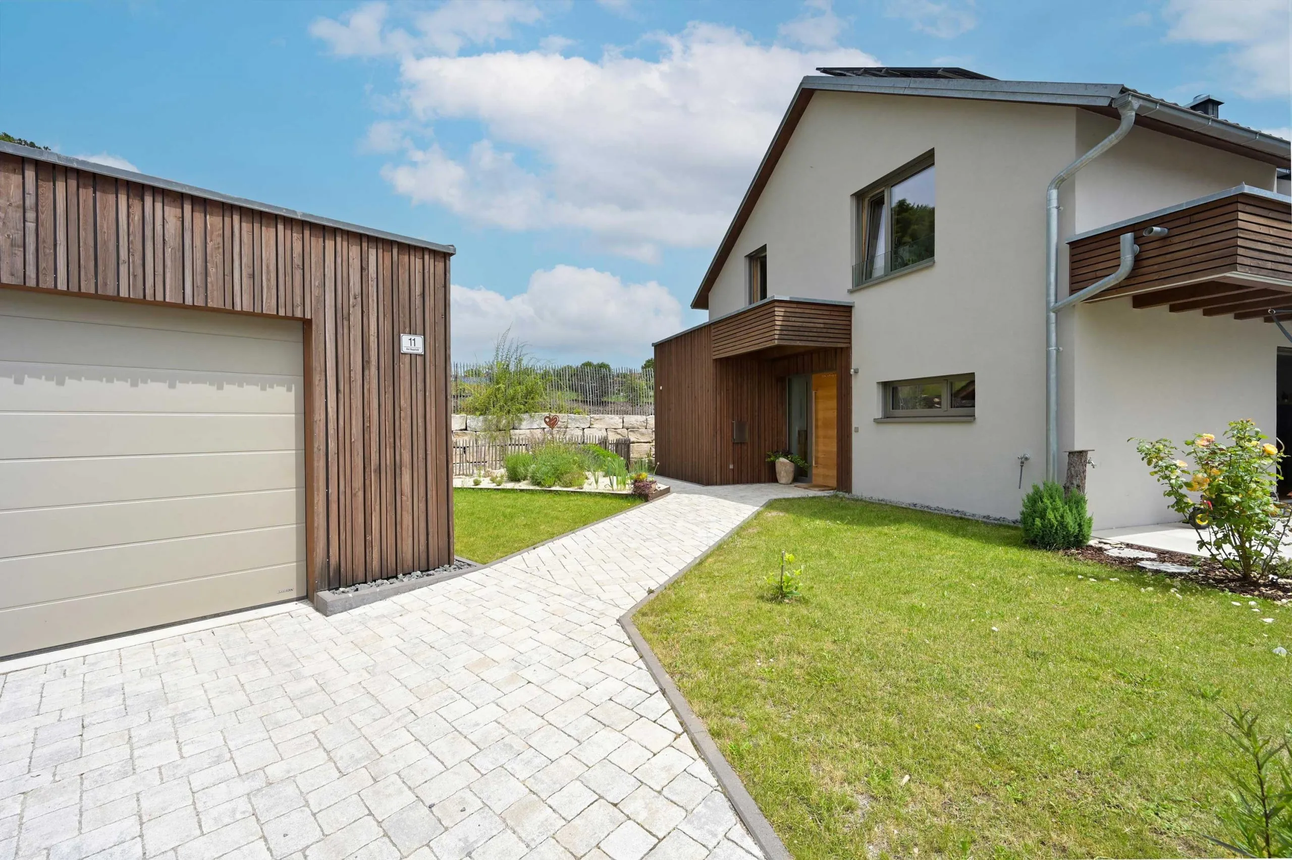 gebäude-zugang-und-einfahrt