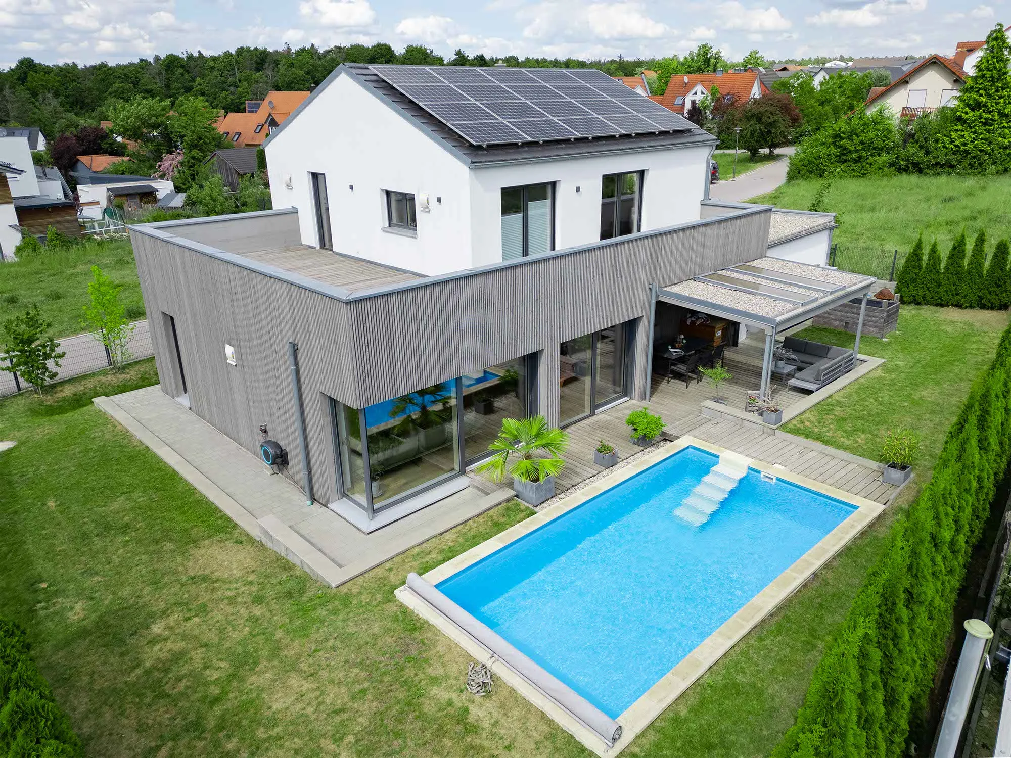 Haus mit Pool aus SüdWest